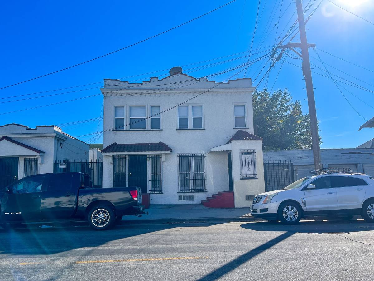 Apartment for rent at 1450 W 39th St, Los Angeles, CA 90062