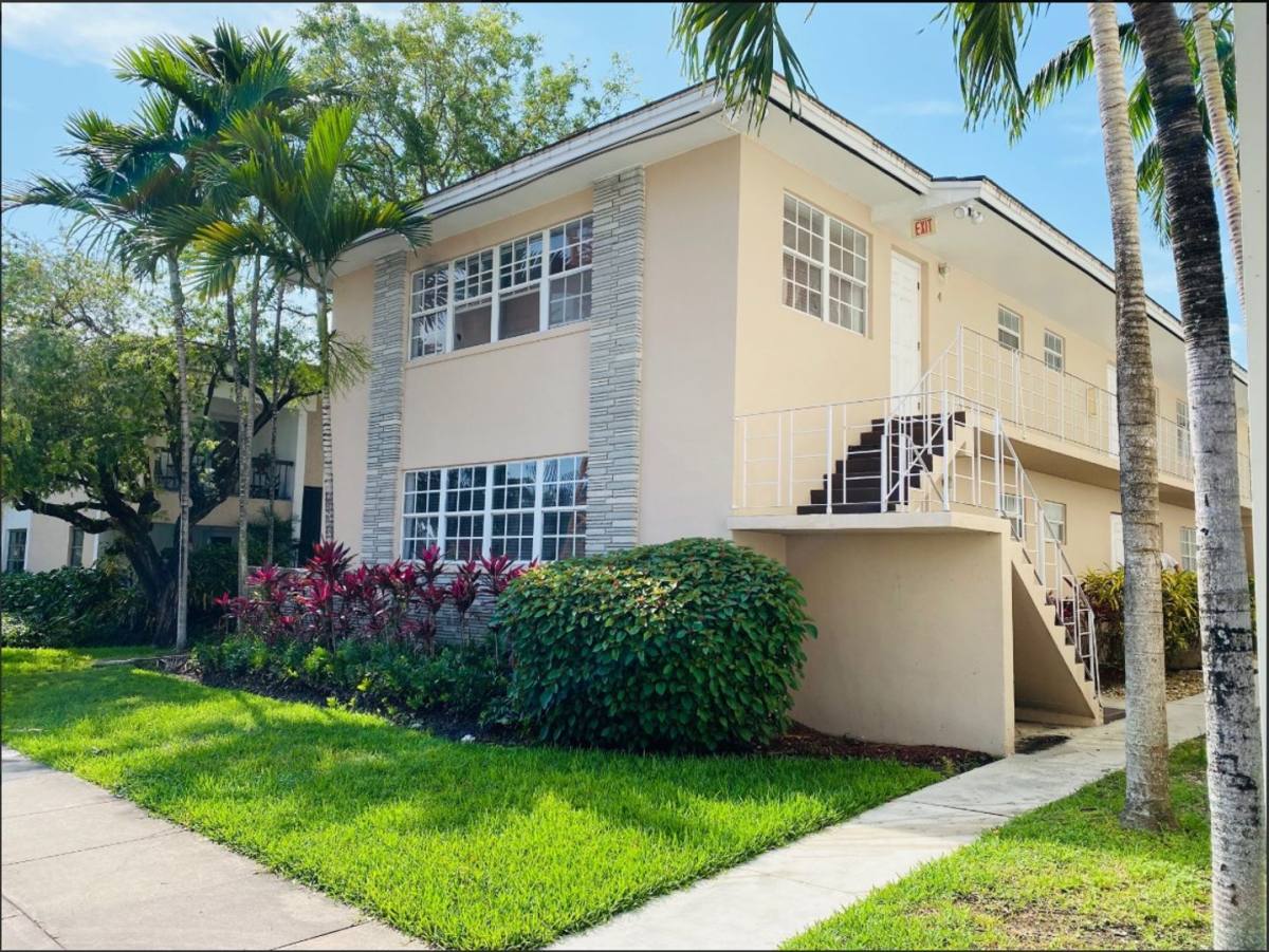 Apartment for rent at 520-524 Valencia Ave, Miami, FL 33134
