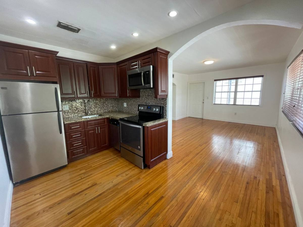 Apartment for rent at 520-524 Valencia Ave, Miami, FL 33134