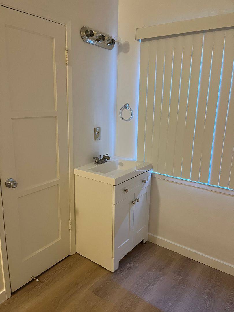 Apartment for rent at 1709 Capitol Ave, Sacramento, CA 95811