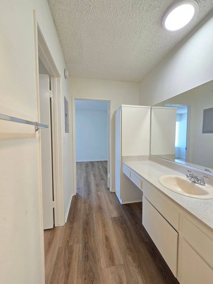 Apartment for rent at 801 E Palmer Ave, Glendale, CA 91205
