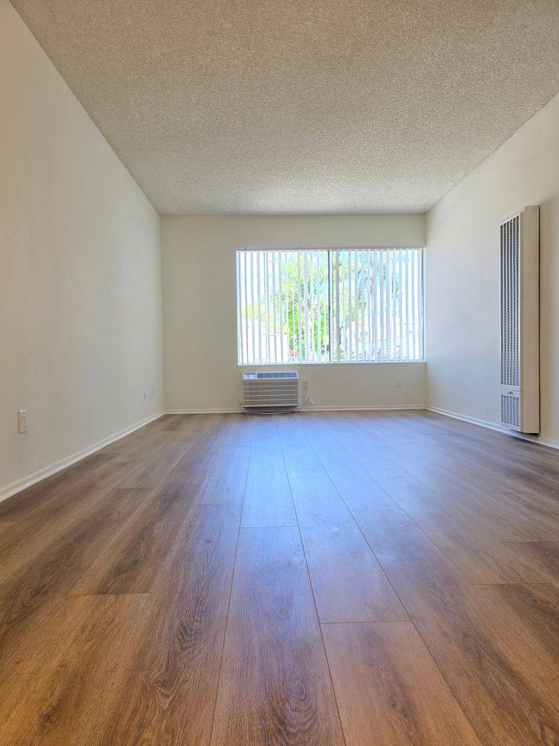 Apartment for rent at 801 E Palmer Ave, Glendale, CA 91205