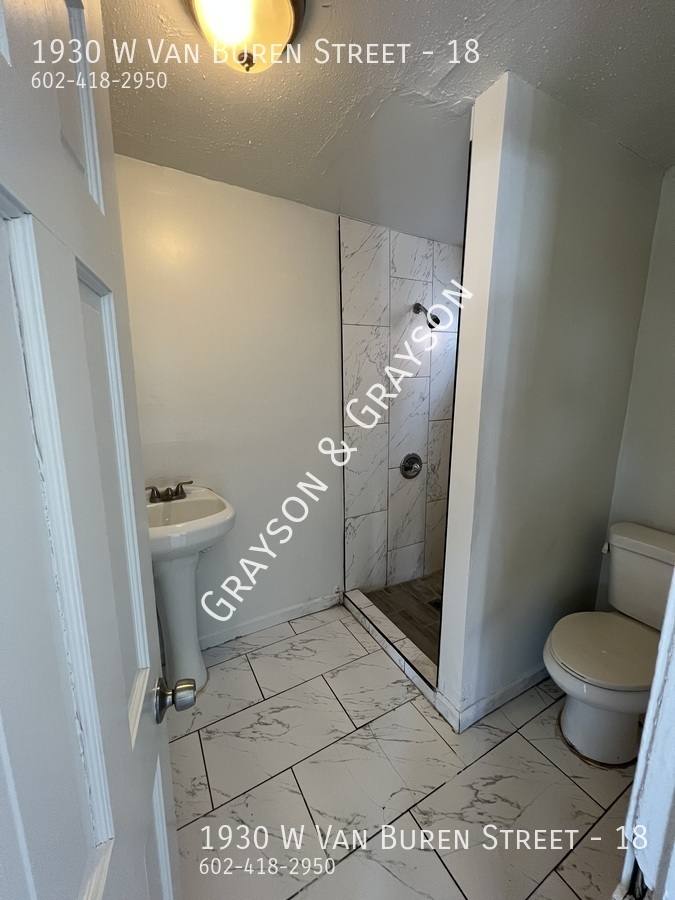 Apartment for rent at 1930 W Van Buren St #18, Phoenix, AZ 85009