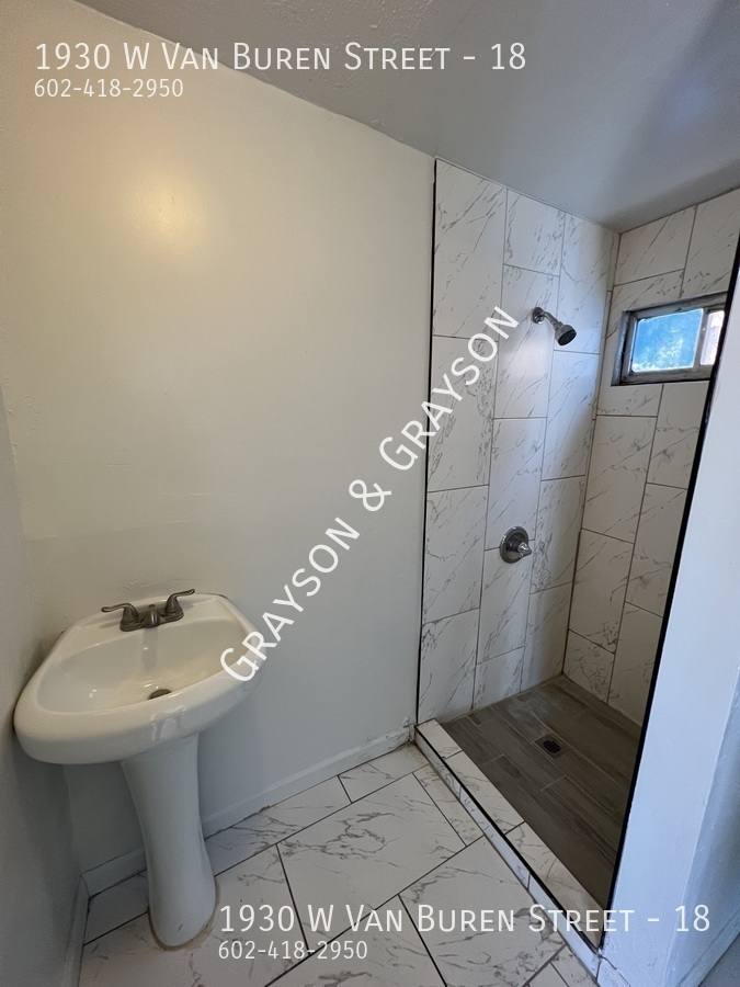 Apartment for rent at 1930 W Van Buren St #18, Phoenix, AZ 85009