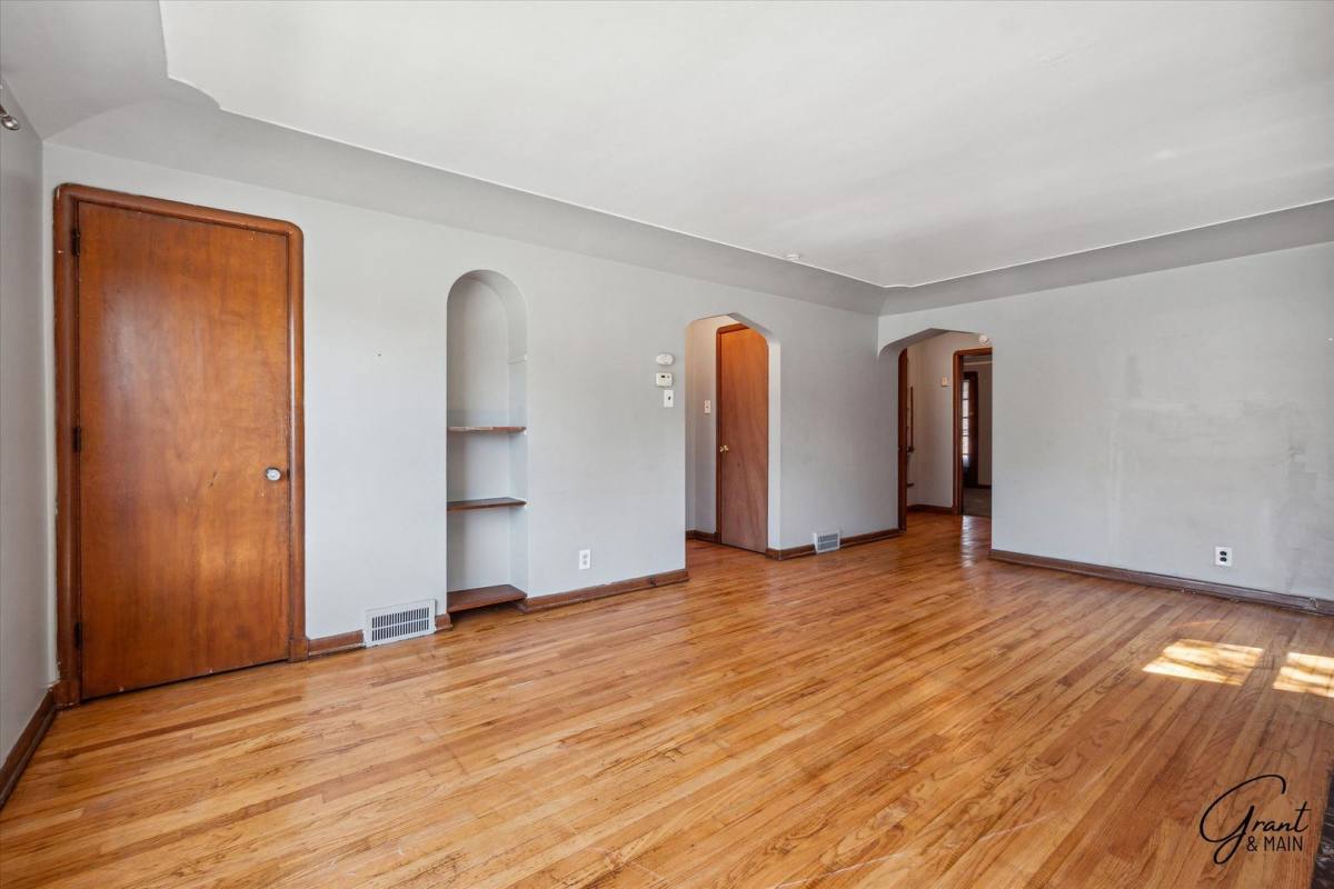 Apartment for rent at 5076 Chalmers, Detroit, MI 48213