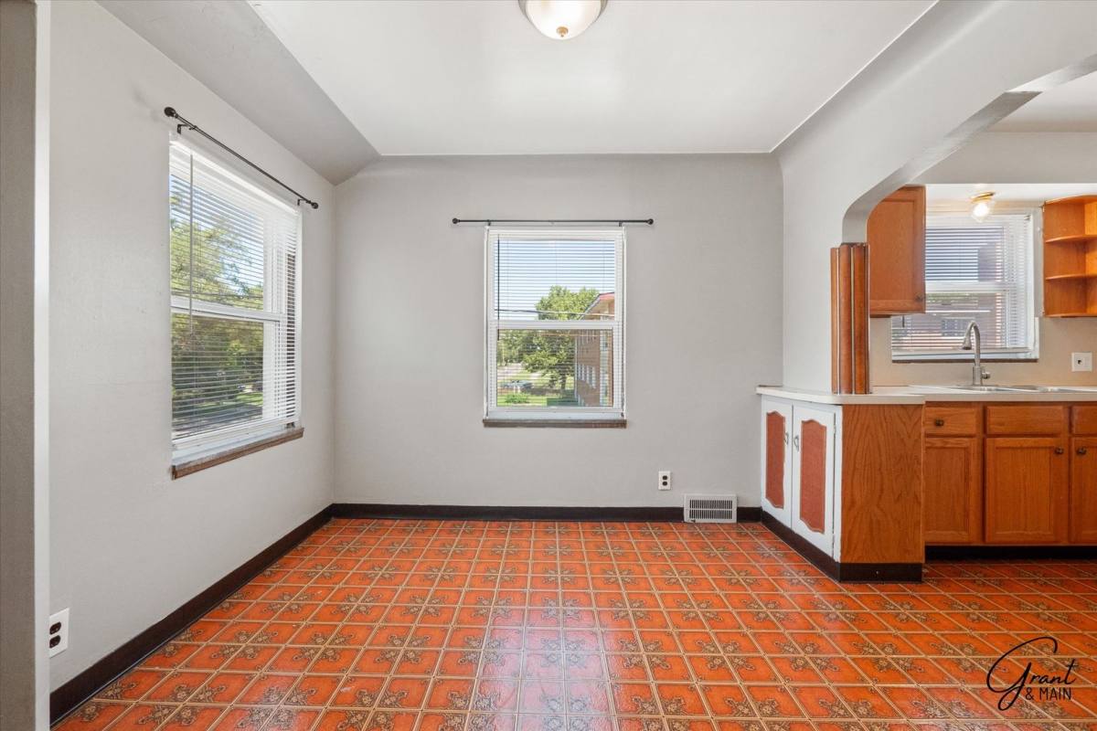Apartment for rent at 5076 Chalmers, Detroit, MI 48213