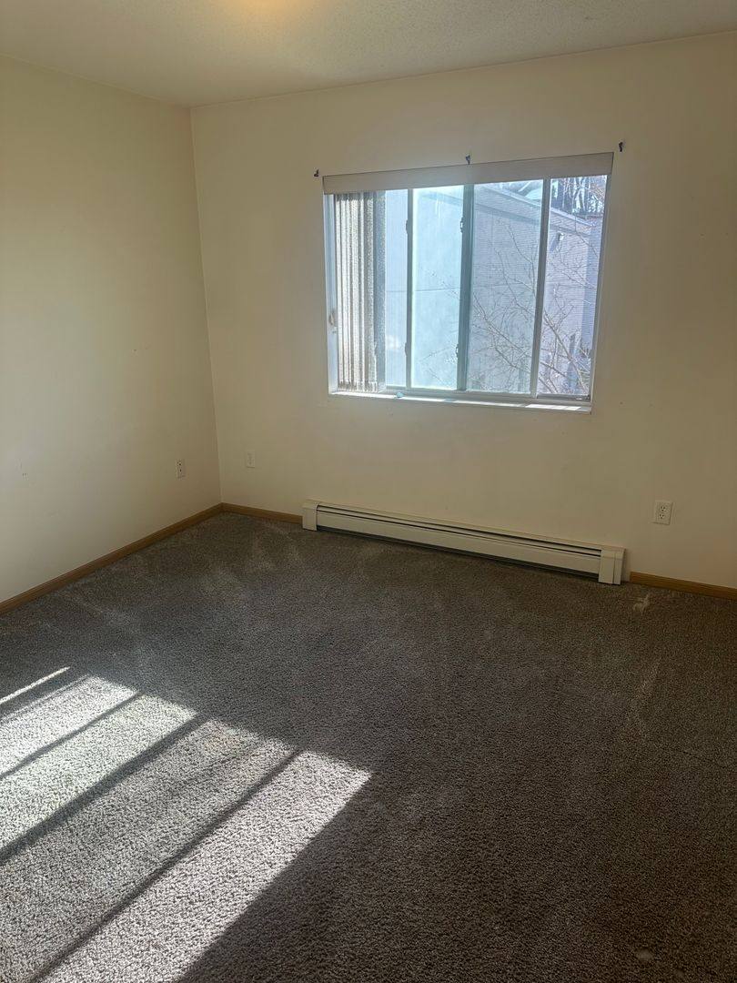 Apartment for rent at 1431 Oak Manor Ave S, Fargo, ND 58103