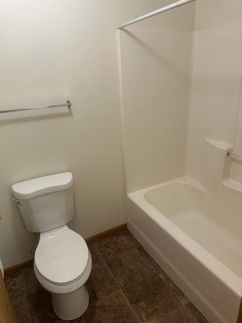 Apartment for rent at 1431 Oak Manor Ave S, Fargo, ND 58103