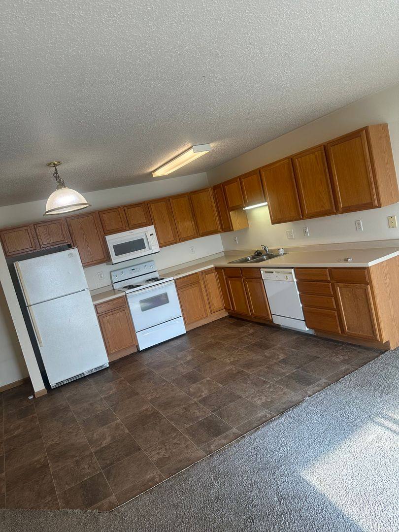 Apartment for rent at 1431 Oak Manor Ave S, Fargo, ND 58103