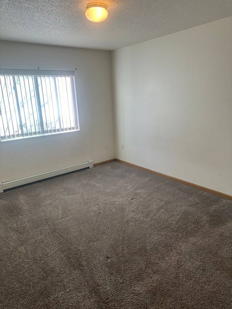 Apartment for rent at 1431 Oak Manor Ave S, Fargo, ND 58103