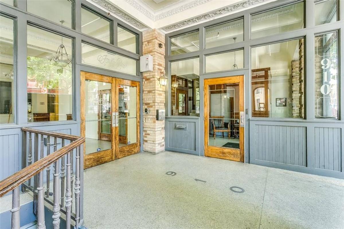 Apartment for rent at 910 Houston St, Fort Worth, TX 76102