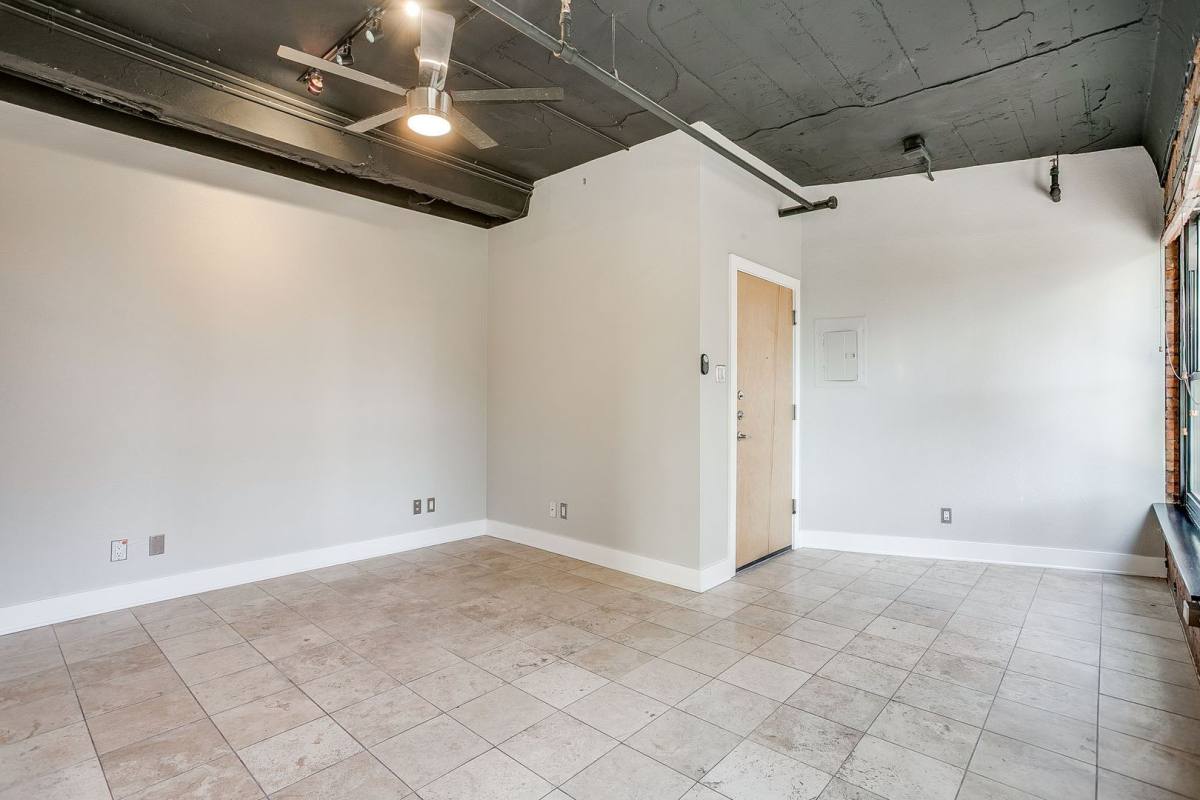 Apartment for rent at 910 Houston St, Fort Worth, TX 76102