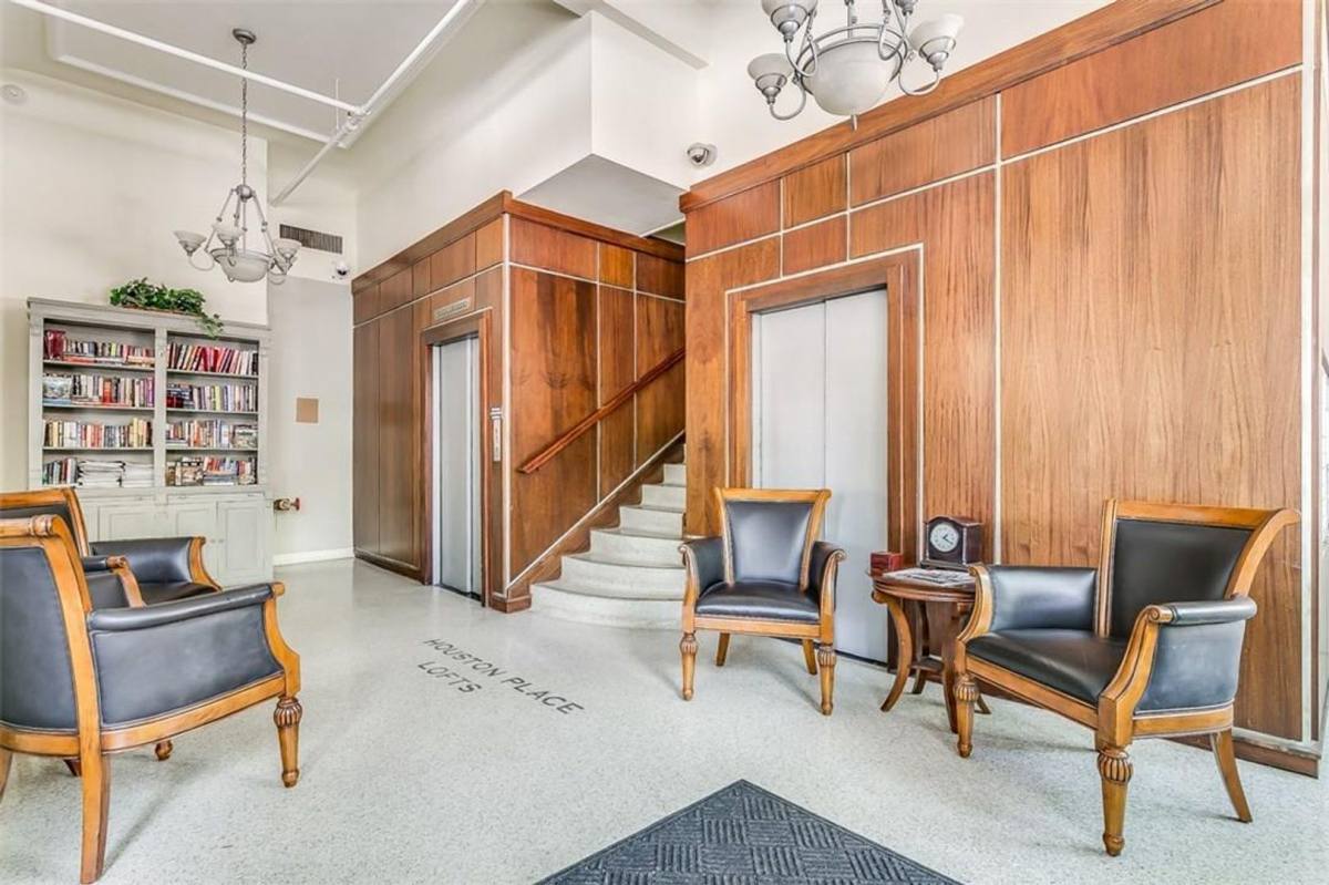 Apartment for rent at 910 Houston St, Fort Worth, TX 76102