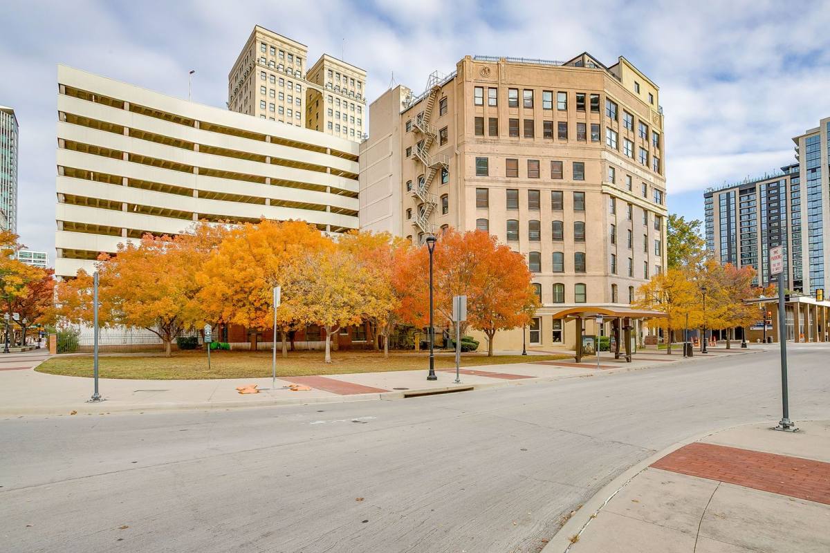 Apartment for rent at 910 Houston St, Fort Worth, TX 76102