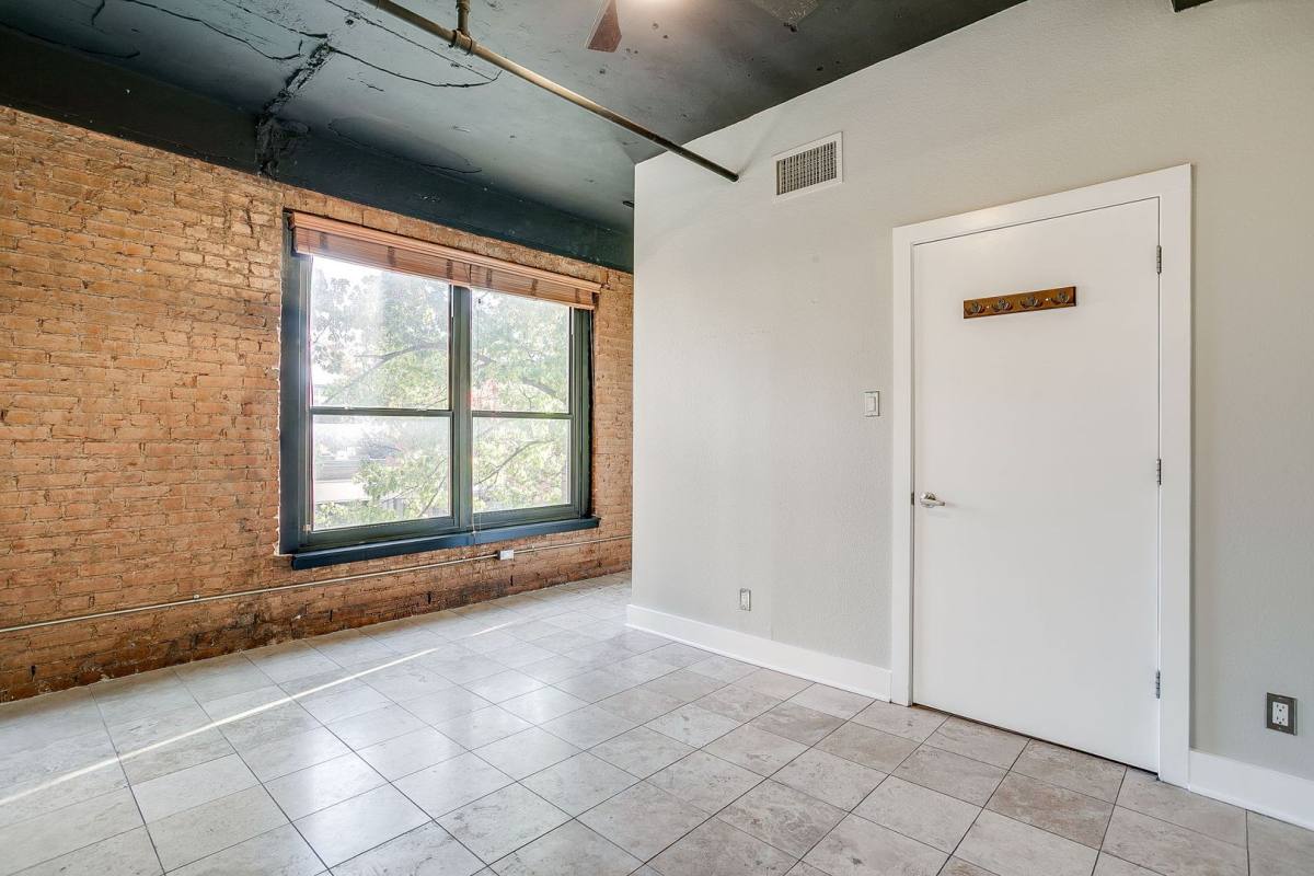 Apartment for rent at 910 Houston St, Fort Worth, TX 76102