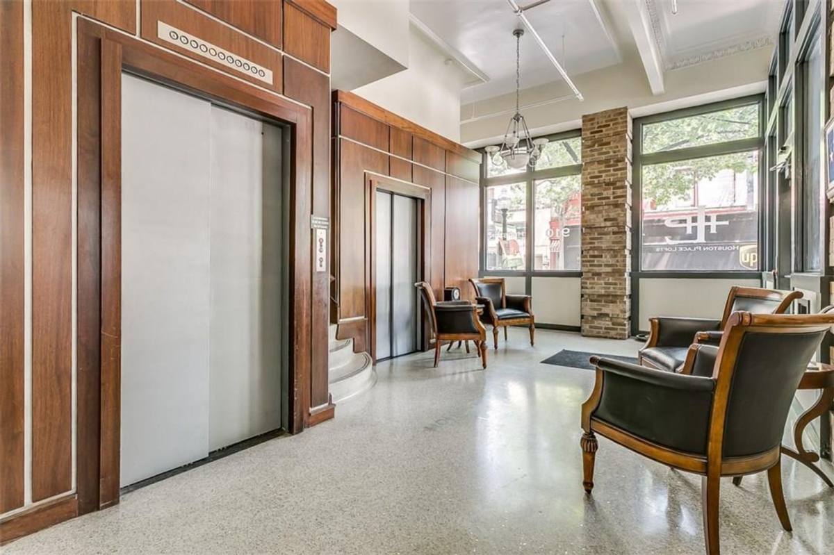 Apartment for rent at 910 Houston St, Fort Worth, TX 76102