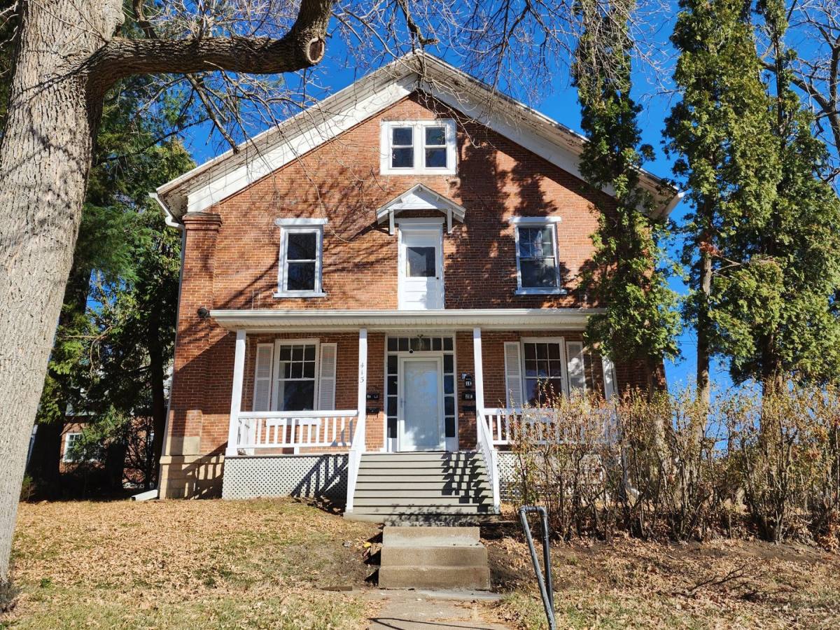 Apartment for rent at 413 3rd St SW, Mount Vernon, IA 52314