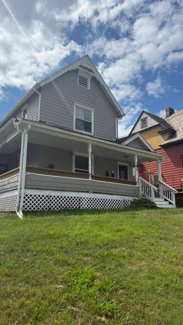 Apartment for rent at 479 B St, Sharon, PA 16146