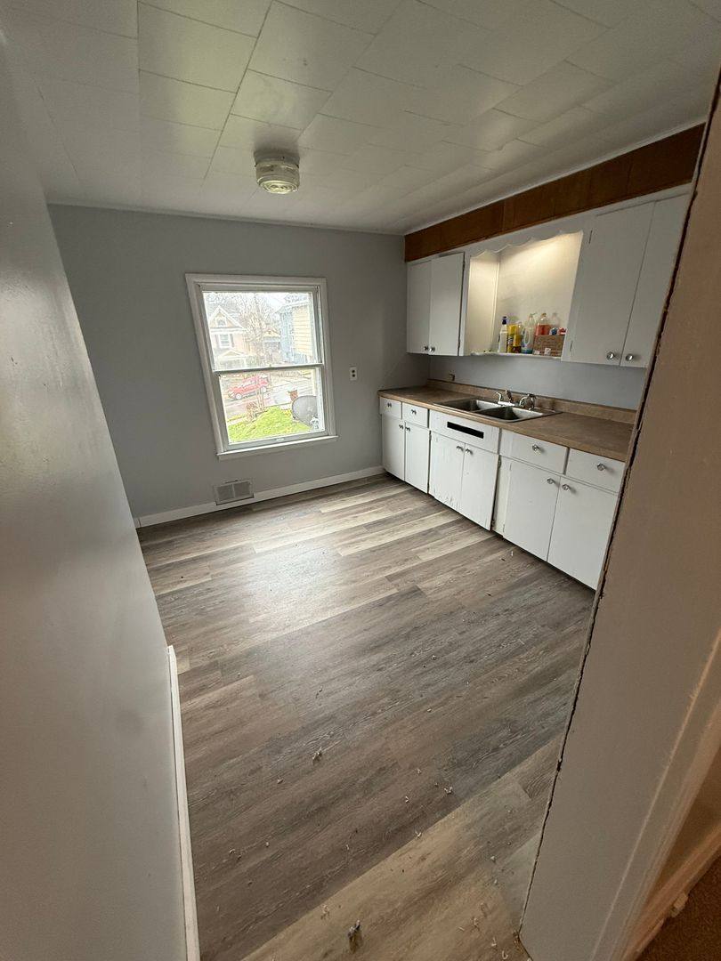Apartment for rent at 479 B St, Sharon, PA 16146