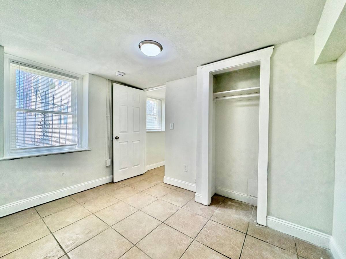 Apartment for rent at 605-607 E 42nd St, Kansas City, MO 64110