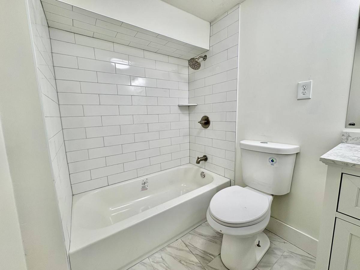 Apartment for rent at 605-607 E 42nd St, Kansas City, MO 64110