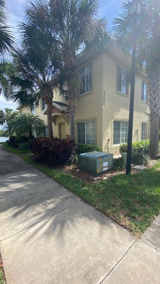 Townhouse for rent at 3701 45th Terrace W #LAKESIDE Village, Bradenton, FL 34210