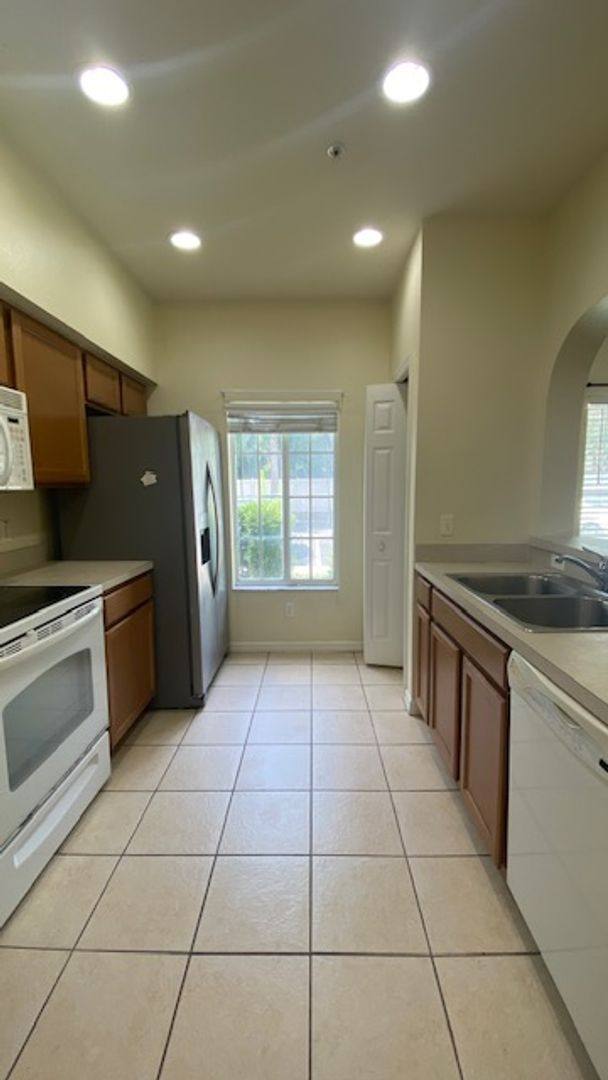 Townhouse for rent at 3701 45th Terrace W #LAKESIDE Village, Bradenton, FL 34210