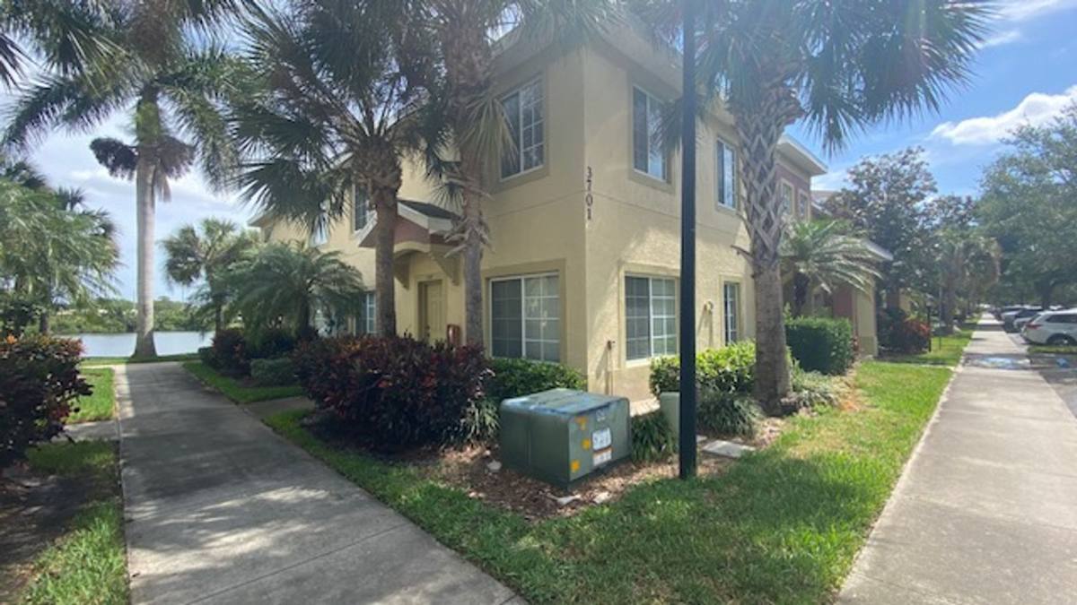 Townhouse for rent at 3701 45th Terrace W #LAKESIDE Village, Bradenton, FL 34210