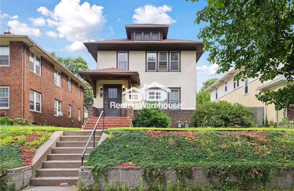 Townhouse for rent at 1601 Charles Ave, Saint Paul, MN 55104