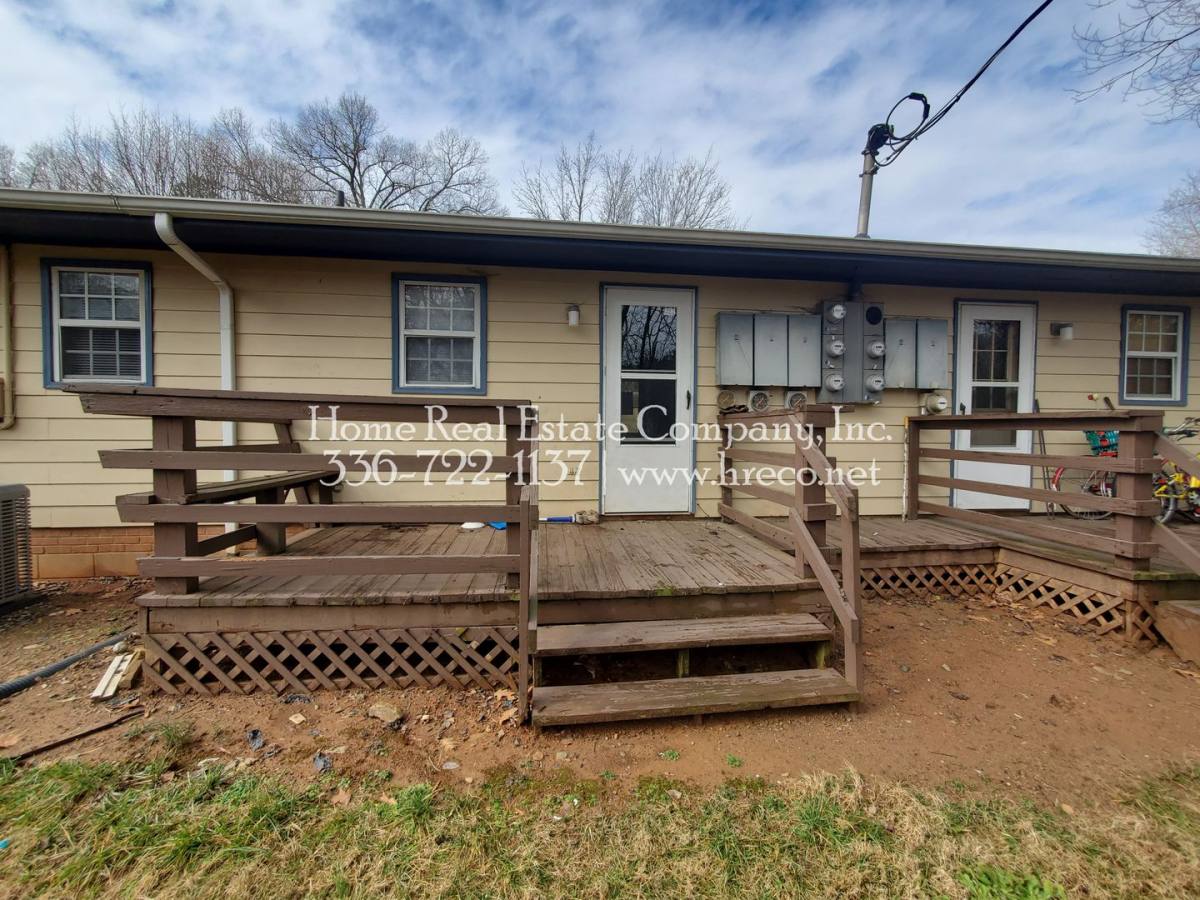Apartment for rent at 3465 Valley Rd, Winston Salem, NC 27106