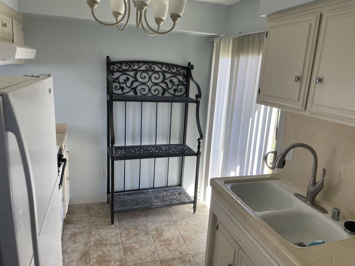 Townhouse for rent at 18241 Saint Andrews Dr, Tehachapi, CA 93561