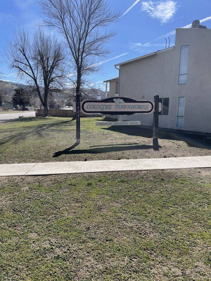 Townhouse for rent at 18241 Saint Andrews Dr, Tehachapi, CA 93561