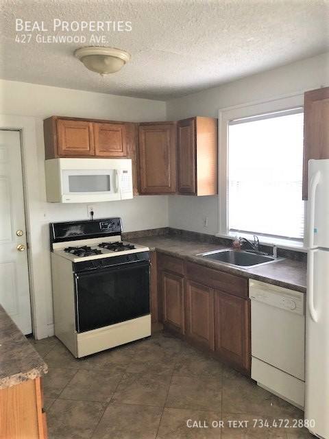 Apartment for rent at 427 Glenwood Ave, Ypsilanti, MI 48198