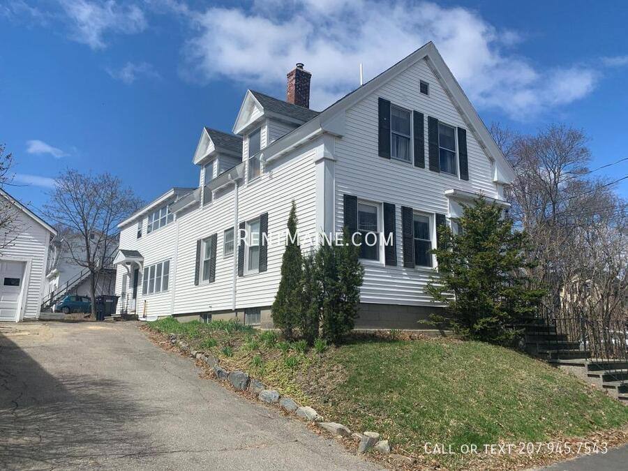 Apartment for rent at 108 Pearl St #1, Bangor, ME 04401
