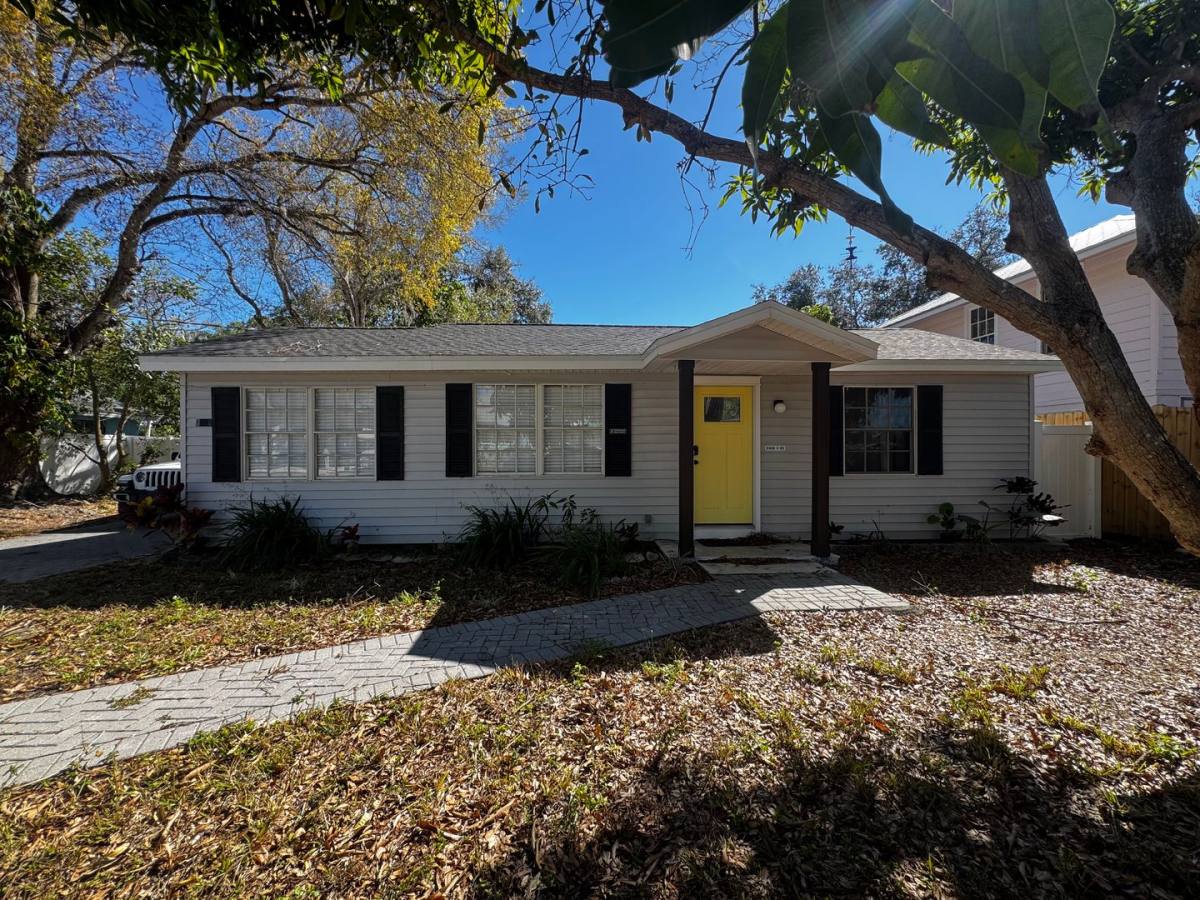 House for rent at 3008 Hillview St, Sarasota, FL 34239