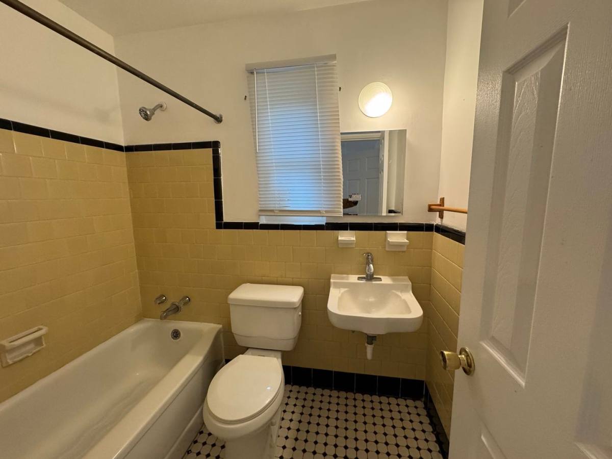 Townhouse for rent at 205 Holmes Dr, Pensacola, FL 32507
