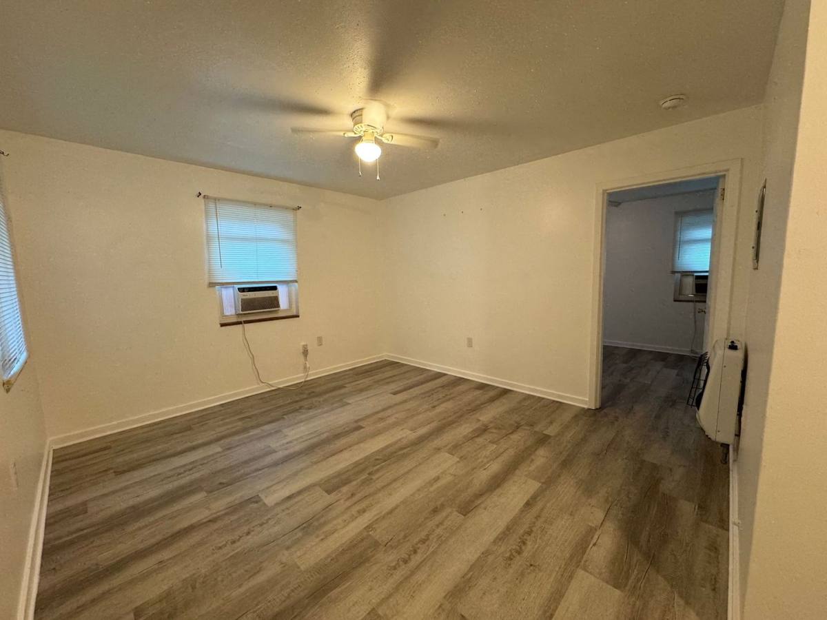 Townhouse for rent at 205 Holmes Dr, Pensacola, FL 32507