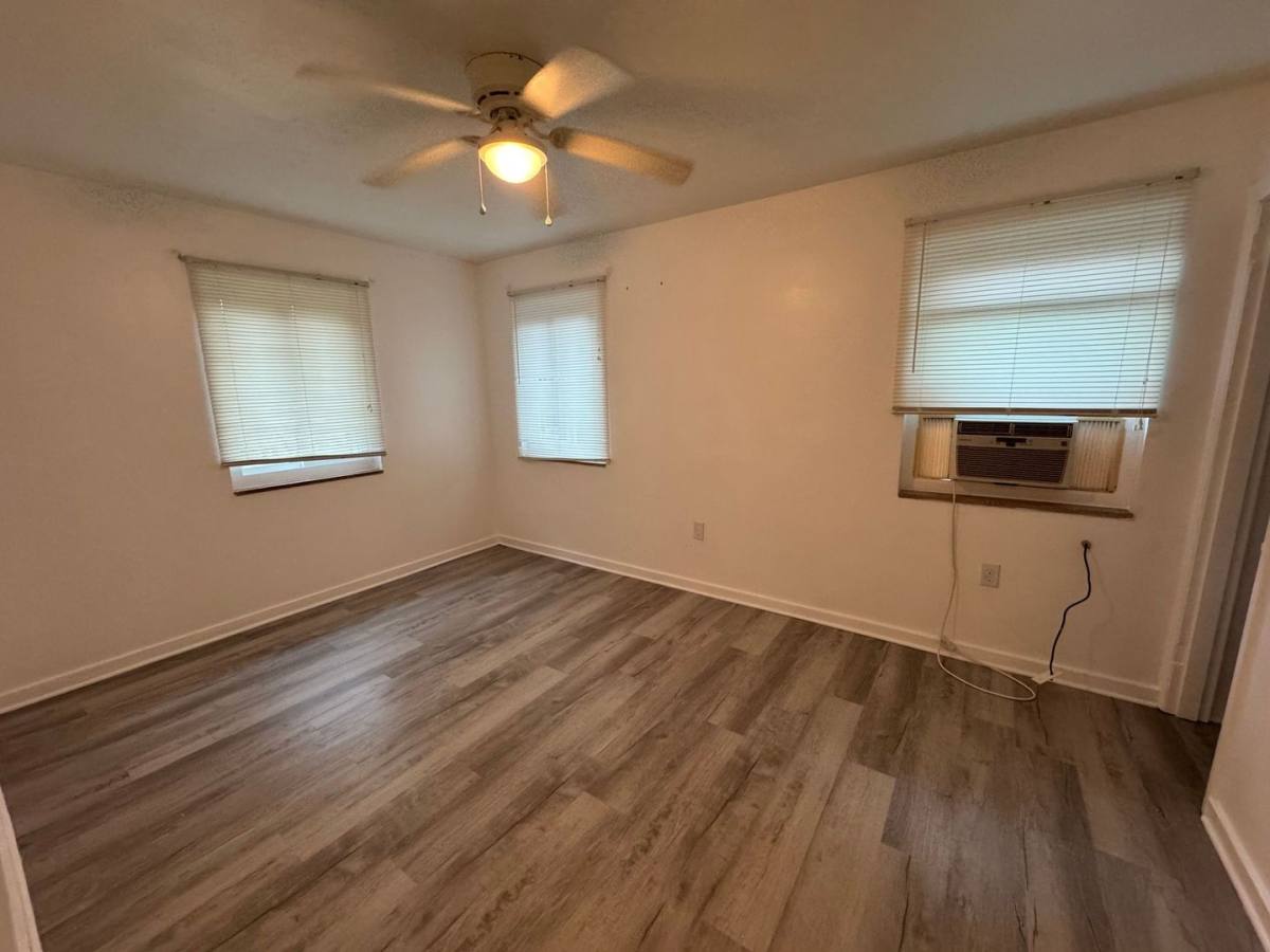 Townhouse for rent at 205 Holmes Dr, Pensacola, FL 32507