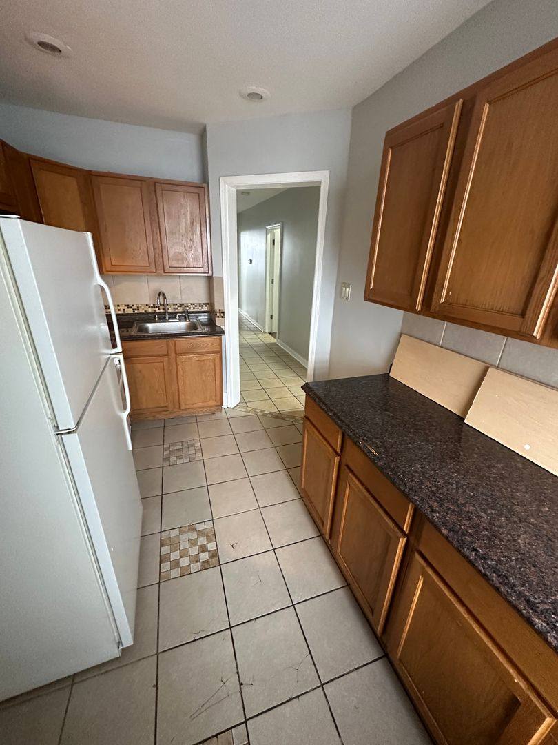 Apartment for rent at 4356 S Wells St, Chicago, IL 60609