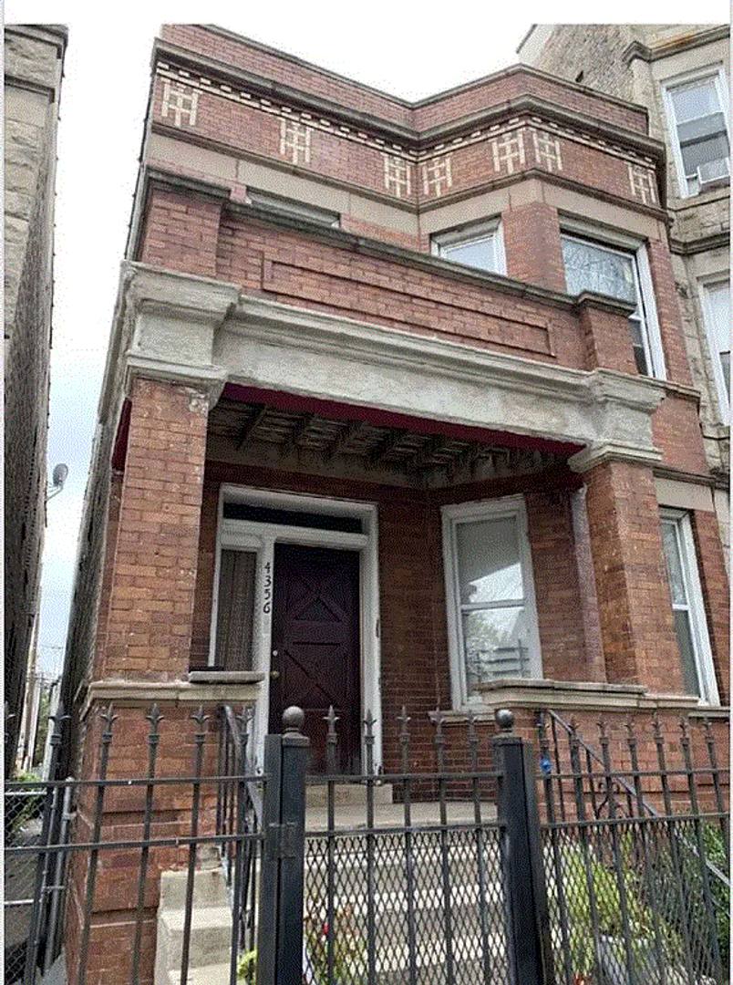 Apartment for rent at 4356 S Wells St, Chicago, IL 60609