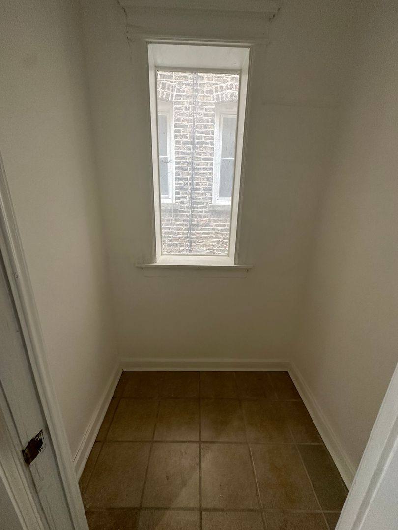 Apartment for rent at 4356 S Wells St, Chicago, IL 60609