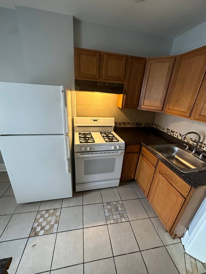 Apartment for rent at 4356 S Wells St, Chicago, IL 60609