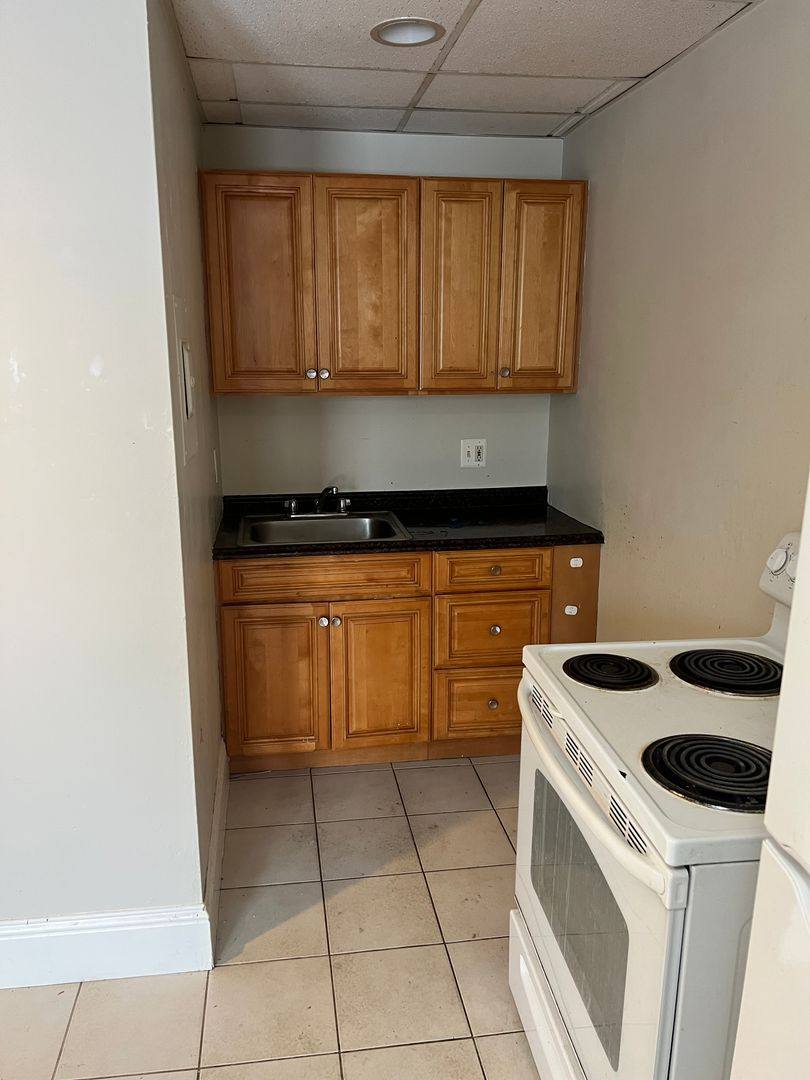 Apartment for rent at 166 Pine St, Attleboro, MA 02703
