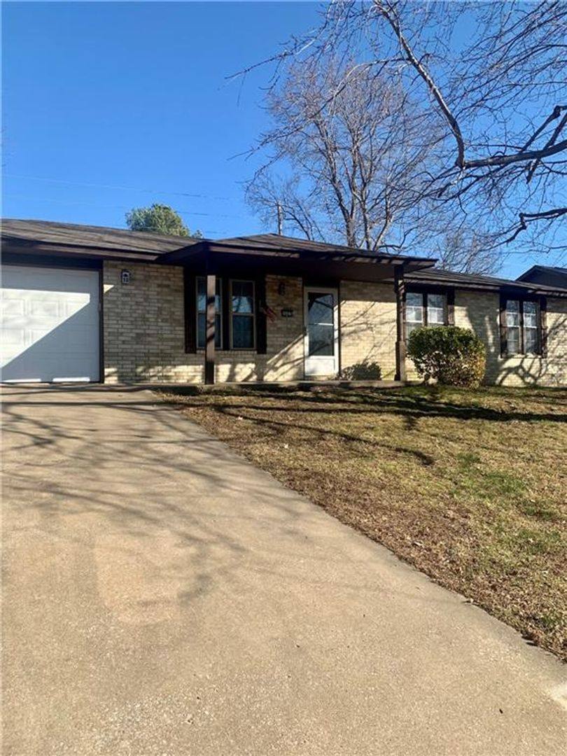 House for rent at 2607 Lee St, Springdale, AR 72762