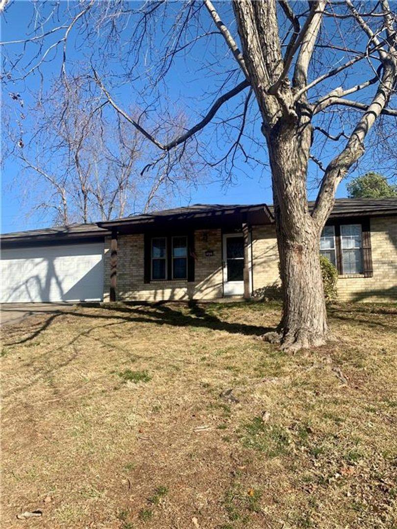 House for rent at 2607 Lee St, Springdale, AR 72762