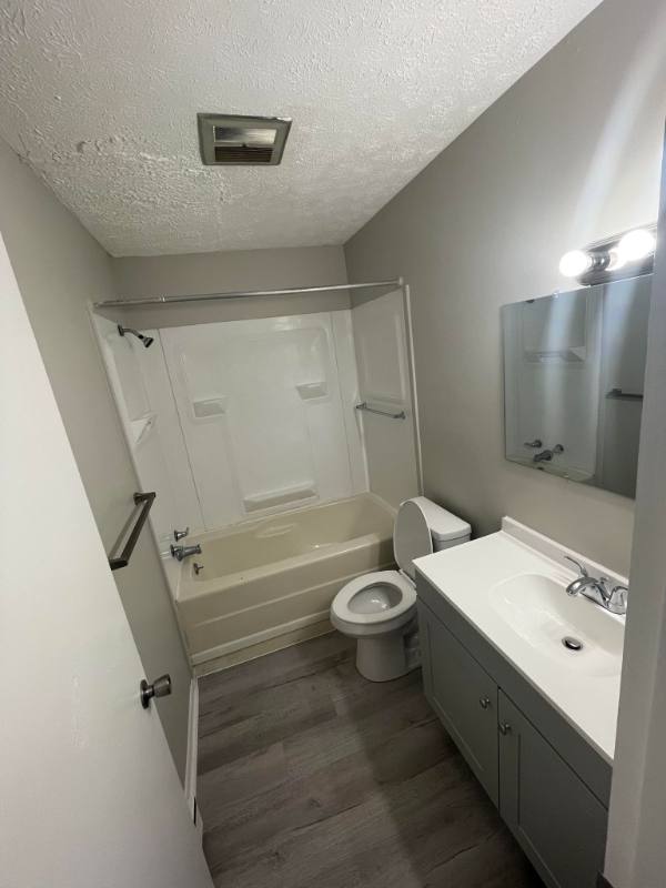 Apartment for rent at 1804 Woodlawn Ave NW #13, Canton, OH 44708