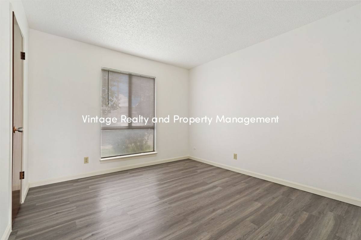Apartment for rent at 110 E Grove St, Stockton, CA 95204