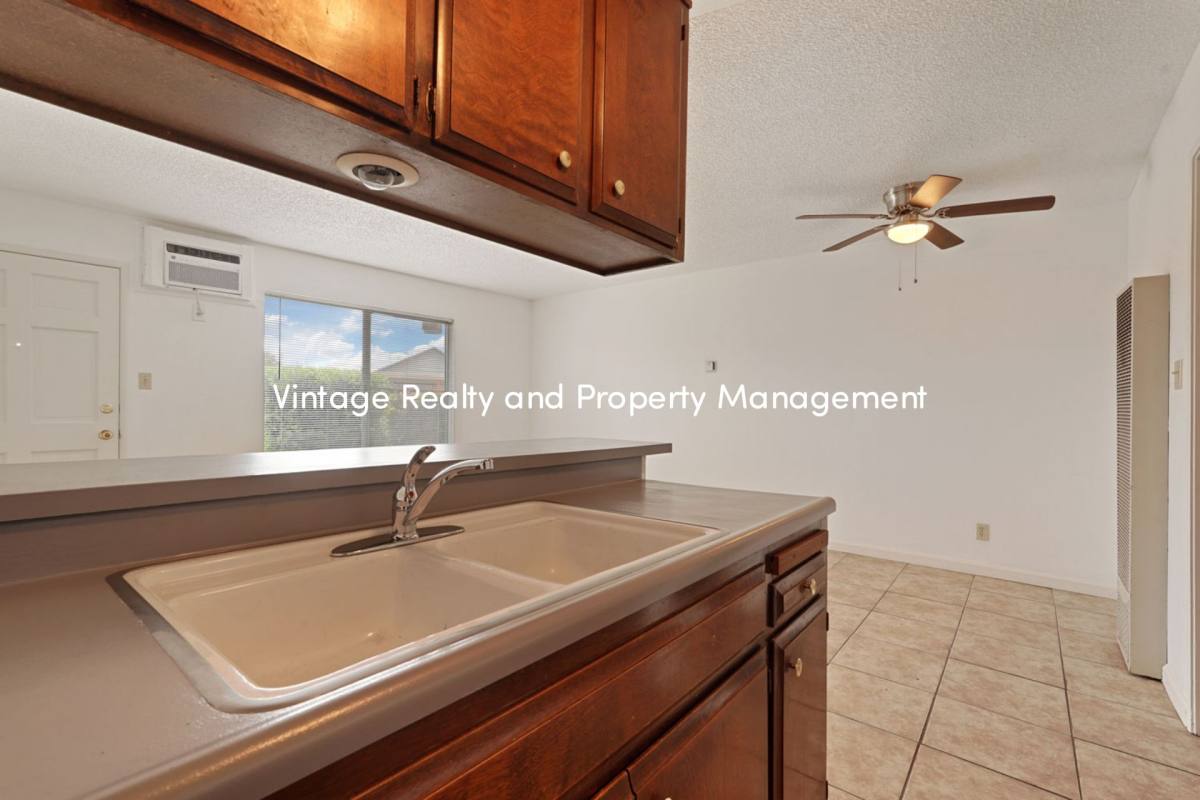 Apartment for rent at 110 E Grove St, Stockton, CA 95204