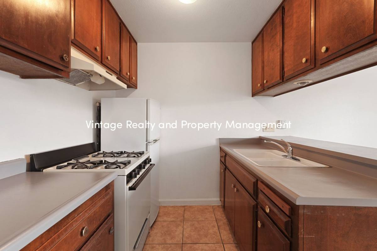 Apartment for rent at 110 E Grove St, Stockton, CA 95204