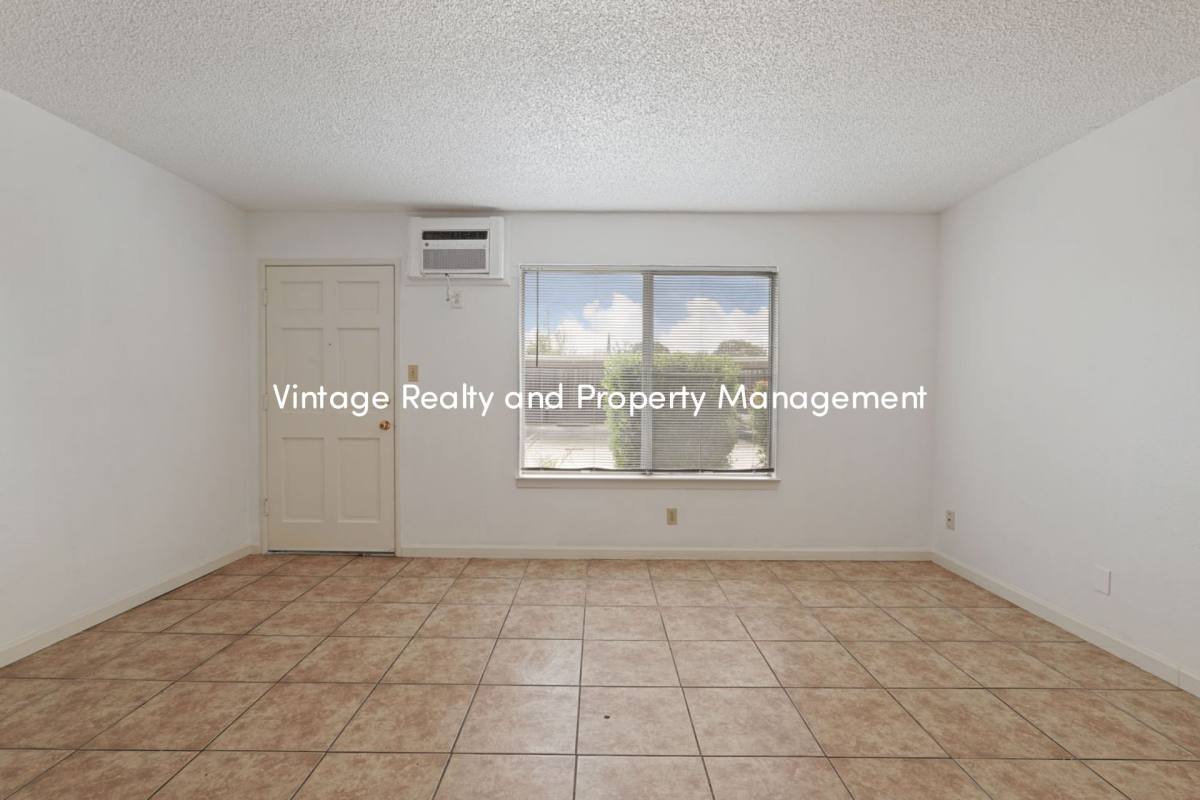 Apartment for rent at 110 E Grove St, Stockton, CA 95204